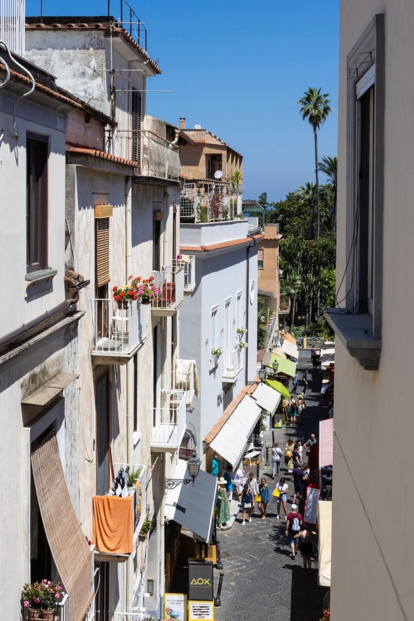 Sorrentovibes - New With Balconies In Center Sorrento